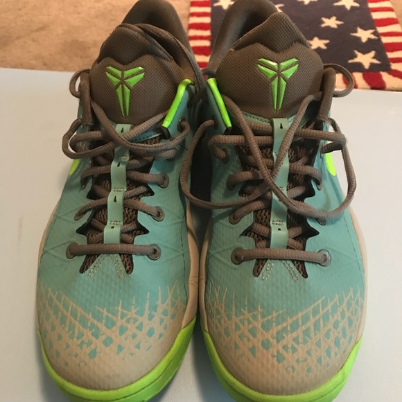 Kobe basketball shoes - Picture 1 of 4